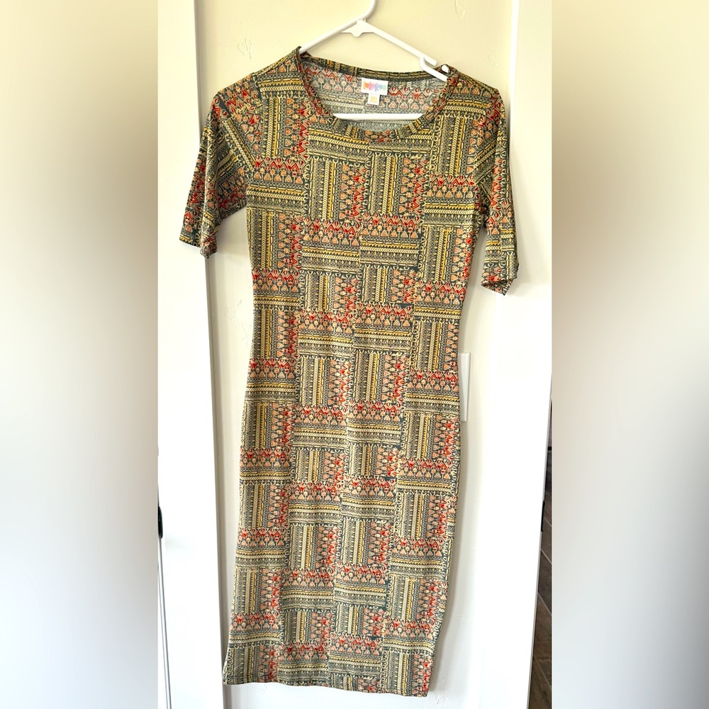 Women’s LuLaRoe dress size XXS short sleeve, beautiful pattern